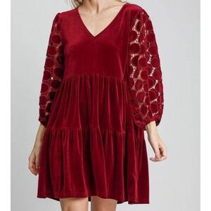 Umgee Dotted Lace Sleeve Tiered Velvet Mini Dress – Wine – Size Large (NWT)